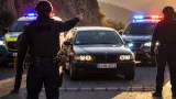 Polițiști din Băile Herculane au folosit un „Spike” și au tras două focuri de avertisment pentru a opri un şofer pe DN6