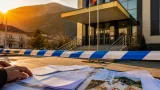 Reţea destructurată la Brașov: 13 victime vârstnice și 850.000 euro prejudiciu, DIICOT reține șapte persoane