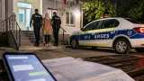 Tânără din Puchenii Mari cercetată pentru șantaj după cereri repetate de bani de la un bărbat cunoscut online