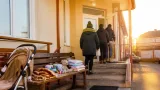 Trei frați, inclusiv gemeni de un an, preluați de sistem după ce părinții i-au abandonat la Roman
