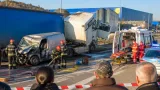 Trei persoane, printre care un copil de 6 ani, rănite în urma unui accident între un autotren şi o autoutilitară pe E85, la Roman