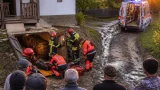 Trei persoane transportate la spital după ce au fost găsite inconștiente într-un beci din Fălciu