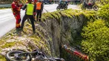 Un motociclist a decedat după ce a căzut circa 30 de metri în râpă în Defileul Crișului Repede
