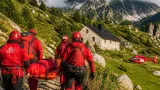 Zărnești: intervenție Salvamont și SMURD pentru preluarea unei femei rănite în Piatra Craiului
