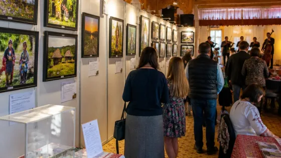Expoziție foto caritabilă la Sighetu Marmației: peste 50 de lucrări pentru pacienţii spitalului şi familii