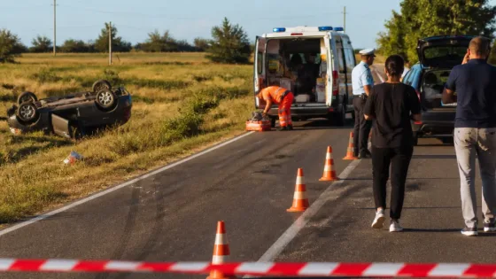 O tânără din Fălcoiu a decedat după răsturnarea autoturismului pe DJ463; poliția a deschis dosar penal
