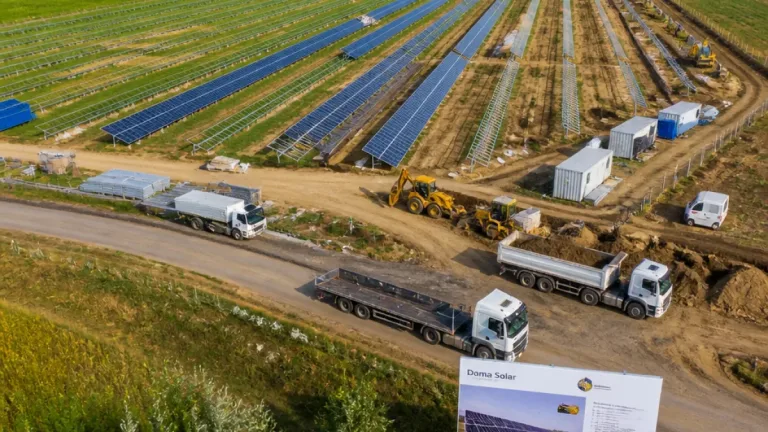 ANRE avizează înființarea primei faze a parcului fotovoltaic Dama Solar în Arad
