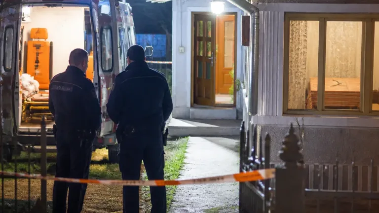 Bărbat din Olt arestat preventiv 30 de zile după ce şi-a înjunghiat tatăl; victima în stare gravă
