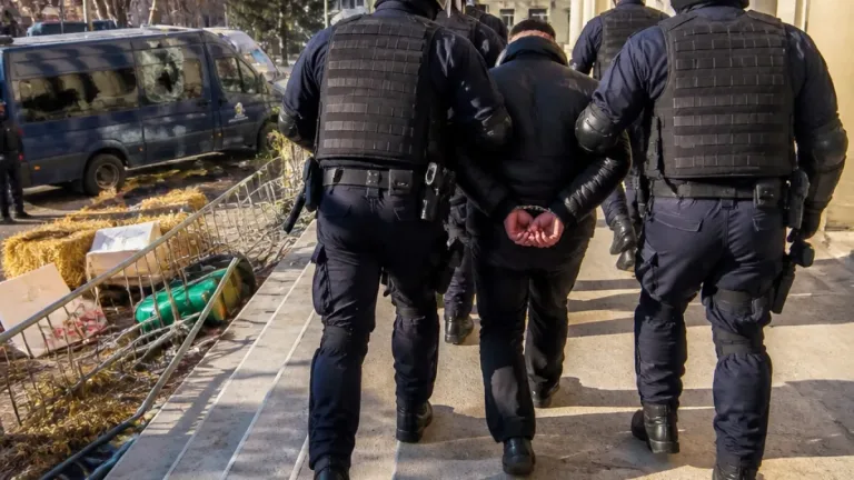 Consilier local din Vaslui arestat preventiv în dosarul violențelor de la protestul fermierilor