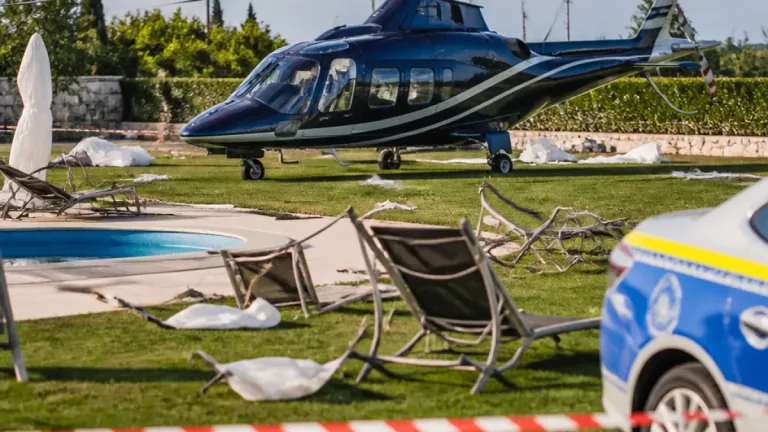 Elicopter aterizat fără aprobare pe terenul unui club ecvestru din apropierea Ovidiu: dosar penal deschis