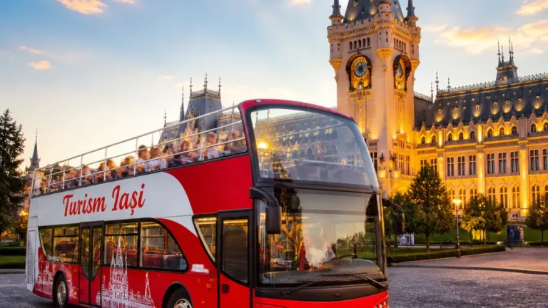 Iașiul introduce un autobuz etajat pentru tururi turistice: cost 150.000 euro, 70 locuri