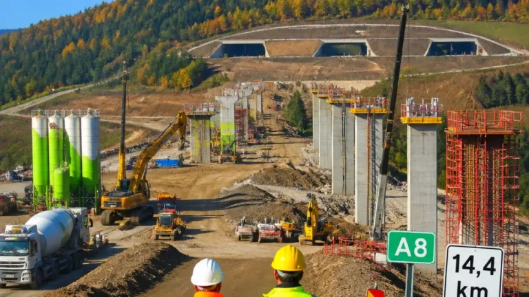 Începe şantierul primului lot de autostradă din Harghita: 14,4 km, 18 poduri şi ecoducte