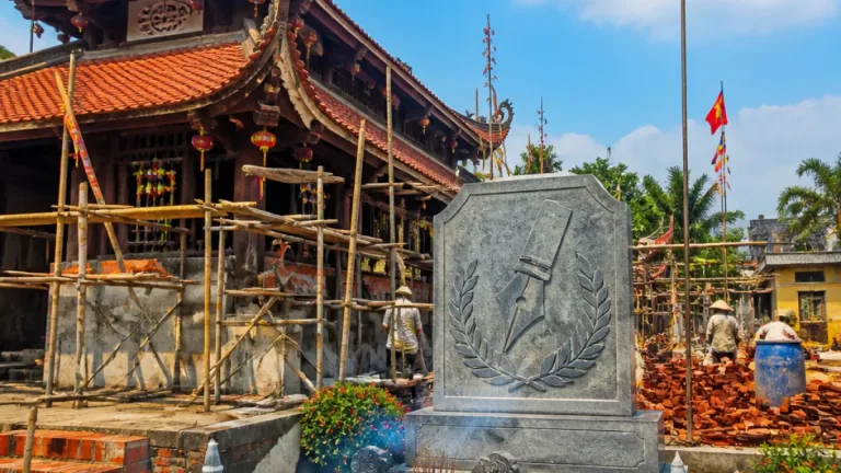 Onești: Memorialul jurnaliştilor revoluţionari din Vietnam — un exemplu de comemorare a jertfei profesionale