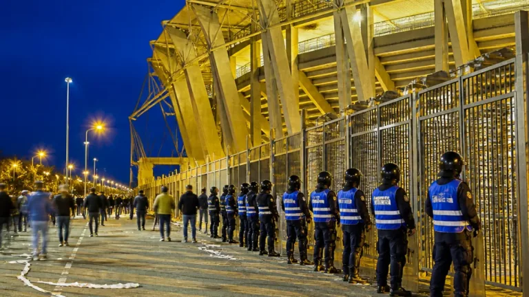 Ploiești: Amenzi și anchete după incidentele de la meciul Petrolul – Rapid