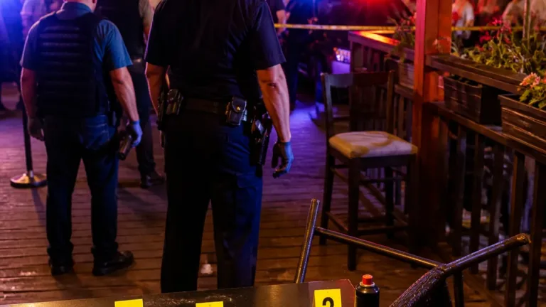 Procuror din Caraș‑Severin reținut după un incident cu armă și spray la o discotecă din Ribița