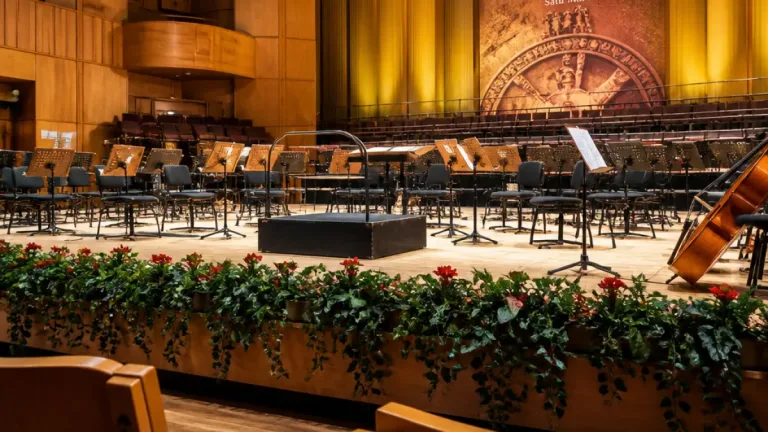 Ștefan von Korch deschide stagiunea Filarmonicii „Dinu Lipatti” cu „Carmina Burana”