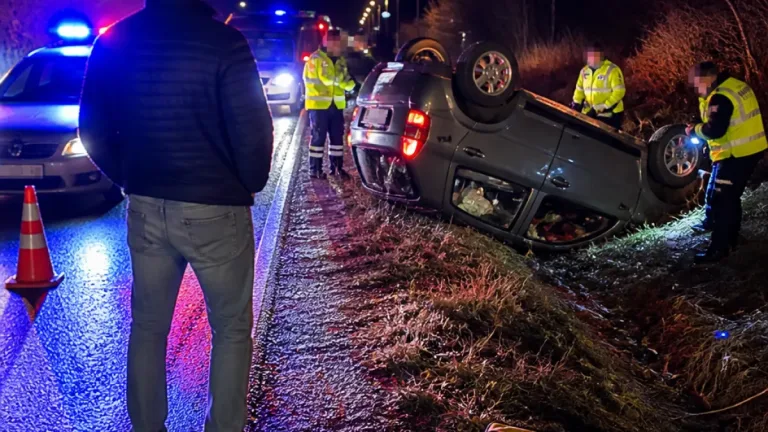 Tânăr din Cujmir, fără permis și cu 0,44 mg/l alcool în aerul expirat, cercetat după ce s-a răsturnat fugind de polițiști