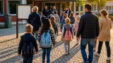 Första skoldagen i Enköping: Förväntan och små utmaningar för nya ettor