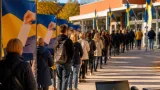 Förtidsröstning i Umeå präglas av köer – tekniska problem rapporteras i ett 40-tal kommuner