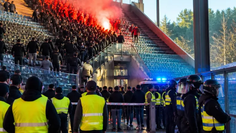 Bengal tvingade fram evakuering när Södertälje spelade i Leksand