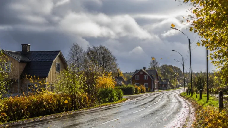 Moln och lätt regn väntar i Elestorp – svalare nätter men milda dagstemperaturer