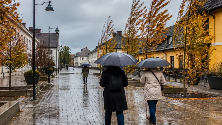Mulet med regnskurar i eftermiddag – svalare natt väntas i Klev
