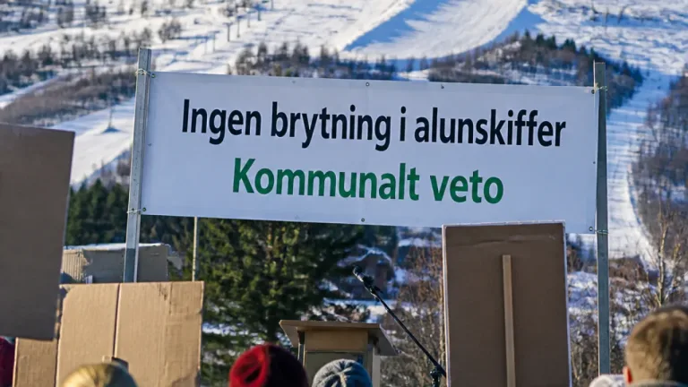 Partilöfte om nej till alunskifferbrytning – plus återöppning av Tusenmetersliften i Åre