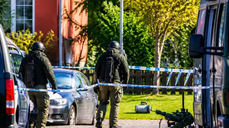 Stor polisinsats i Märsta efter misstänkt farligt föremål – bombskyddet kopplat in