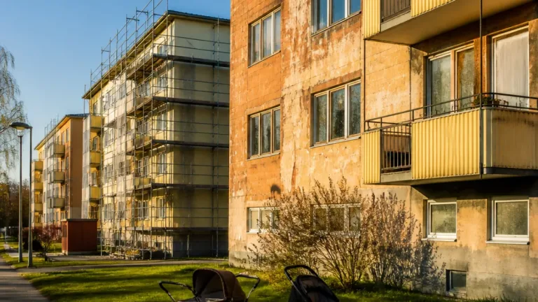 Tre av fyra miljonprogrammets lägenheter i Kalmar län saknar större renovering