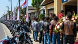 ไบค์เกอร์นนทบุรีกว่า 100 คันรวมใจมอบดอกไม้หนุนผู้สมัครนายก อบจ.หมายเลข 1
