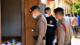 เจ้าหน้าที่จับเจ้าอาวาสวัดอุทุมพรพิสัย พบฉี่เป็นบวกและยาบ้า 2 เม็ด ส่งดำเนินคดี