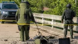 EOD ตรวจเก็บวัตถุต้องสงสัยบนสะพานลอยปะนาเระ พบชิ้นส่วนไม่สมบูรณ์ คาดวางก่อกวน