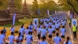 นักวิ่งกว่า 2,000 คนร่วมวิ่งเช้ารับแสงสุโขทัยในงานบางกอกแอร์เวย์ส ฮาล์ฟ มาราธอน