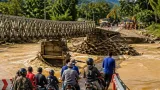 น้ำป่าพัดตอไม้ทำสะพานชั่วคราวห้วยโป่งชำรุด จำกัดสัญจรเสี่ยงต่อการขนส่ง