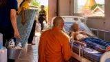 นครปฐม: พระวัดไผ่ล้อม-ชุมชนระดมช่วยสองตายายอดีตเจ้าของร้านดัง หลังถูกทอดทิ้ง