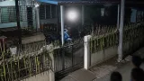 ภาพกล้องวงจรปิดจับลูกไฟปริศนาลอยหน้าบ้านในปราจีนบุรี เจ้าของบ้านเผยเหตุเกิดสองคืนติด