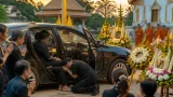 ภาพประทับใจที่งานศพในอุบลราชธานี: ‘อนุทิน’ กราบตัก ‘ทักษิณ’ หลังกิจกรรมศาสนา