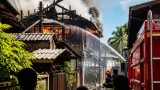 เพลิงไหม้บ้านเรือนไทยย่านฟ้าฮ่าม ชาวบ้านแจ้งช่วยทัน-ทรัพย์เสียหายราว 1 ล้านบาท