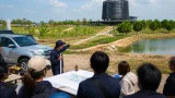 รัฐมนตรีประจำสำนักนายกฯ ลงพื้นที่ตรวจแผนปรับปรุงแหล่งกักเก็บน้ำมูลนิธิพระดาบสที่บางปลา