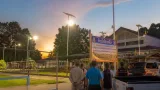 วุฒิสภาส่งมอบโคมไฟพลังงานแสงอาทิตย์ที่ลำพูน สนับสนุนพื้นที่เด็กและชุมชนปลอดภัยยามค่ำคืน