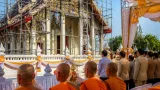 องคมนตรีนำพิธีบำเพ็ญกุศลและชี้แนวทางบูรณะอุโบสถวัดสาลโคดม อำเภออินทร์บุรี