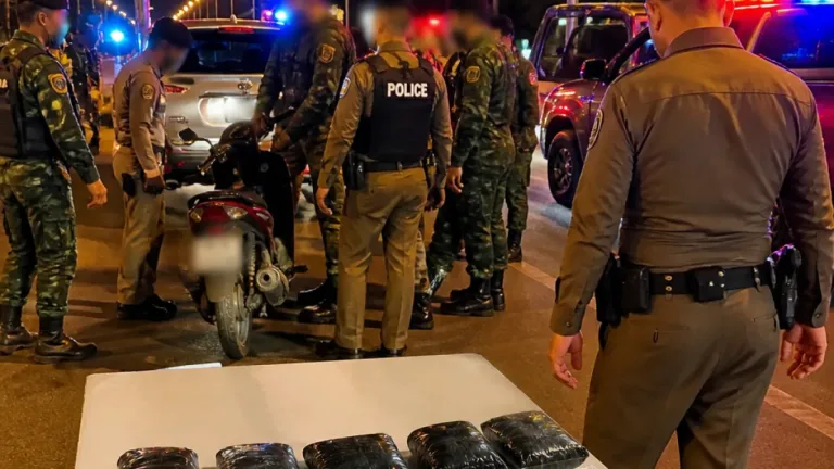 จับ 2 หนุ่มบุรีรัมย์ ขนยาบ้า 6,000 เม็ด พกปืน .38 อ้างไว้ป้องกันตัว