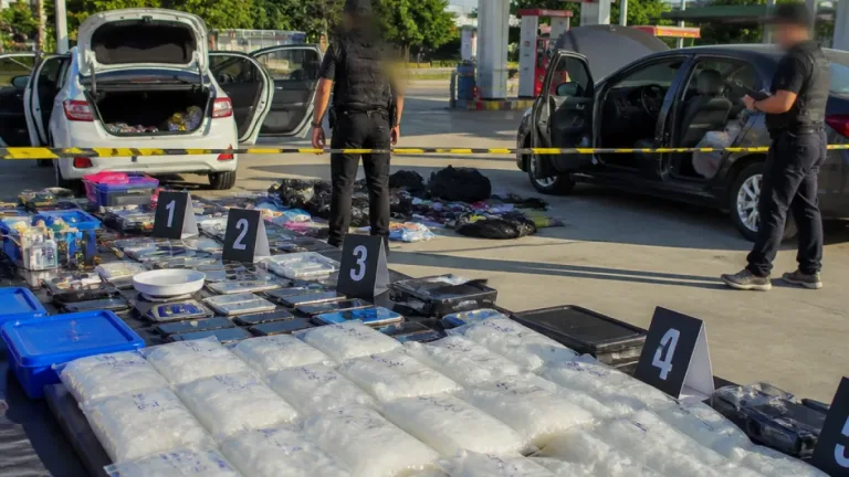 จับคู่รักคาปั๊ม รวบไอซ์ 240 กก. ส่งจากลพบุรี ซุกบ้านพักกรุงเทพฯ ขยายผลเจอยาเค 20 กก.