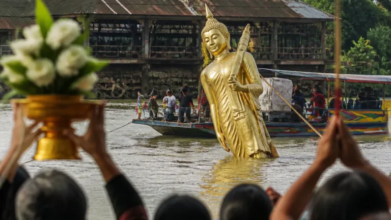 ชาวชัยนาทแห่สักการะพระสีวลีลอยน้ำ ติดหน้าวัดธรรมามูลวรวิหาร-ส่องเลขเด็ด