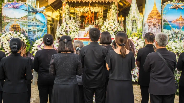 ชาวกาฬสินธุ์ร่วมอาลัย 'ฮลุน โซโล่' ผู้ว่าฯ นำสวดอภิธรรมก่อนฌาปนกิจ 11 ส.ค.