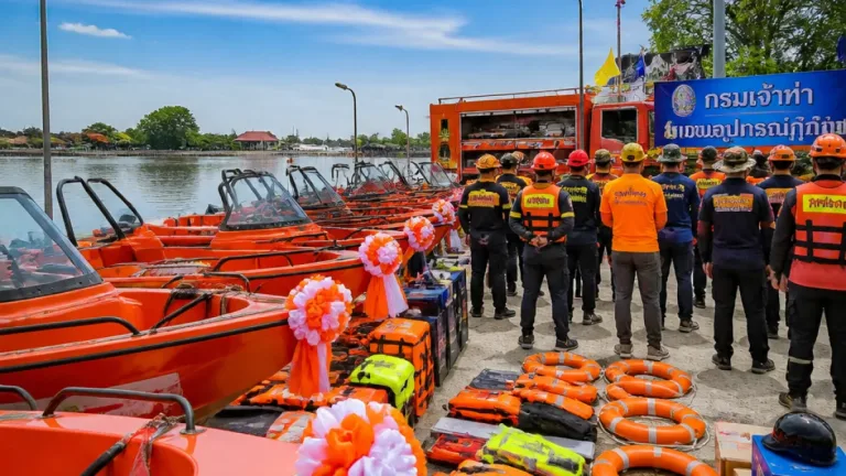 ส.ส.มอบเรือกู้ภัยพร้อมจัดอบรมขับเรือช่วยชีวิต เสริมศักยภาพทีมร่วมกตัญญูชัยนาท