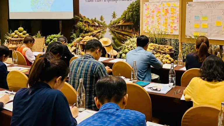 สมุทรสงครามเปิดอบรมคณะกรรมการหมู่บ้าน เสริมศักยภาพขับเคลื่อนแผ่นดินธรรม-แผ่นดินทอง