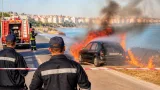 Acıpayam Benlik Mahallesi'nde park halindeki araç yangını ormanlık alana sıçradı