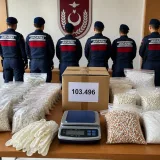 Denizli'de jandarma operasyonunda yüz binleri bulan sentetik uyuşturucu ele geçirildi, 2 kişi tutuklandı