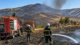 Besni'de dağlık ve mera alanlarında çıkan yangın itfaiye ekipleri tarafından kontrol altına alındı